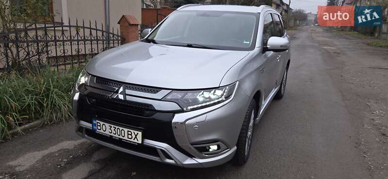 Позашляховик / Кросовер Mitsubishi Outlander 2020 в Тернополі фото Позашляховик / Кросовер Mitsubishi Outlander 2020 в Тернополі