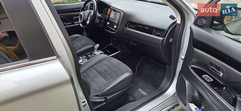 Позашляховик / Кросовер Mitsubishi Outlander 2020 в Тернополі фото 12 Позашляховик / Кросовер Mitsubishi Outlander 2020 в Тернополі