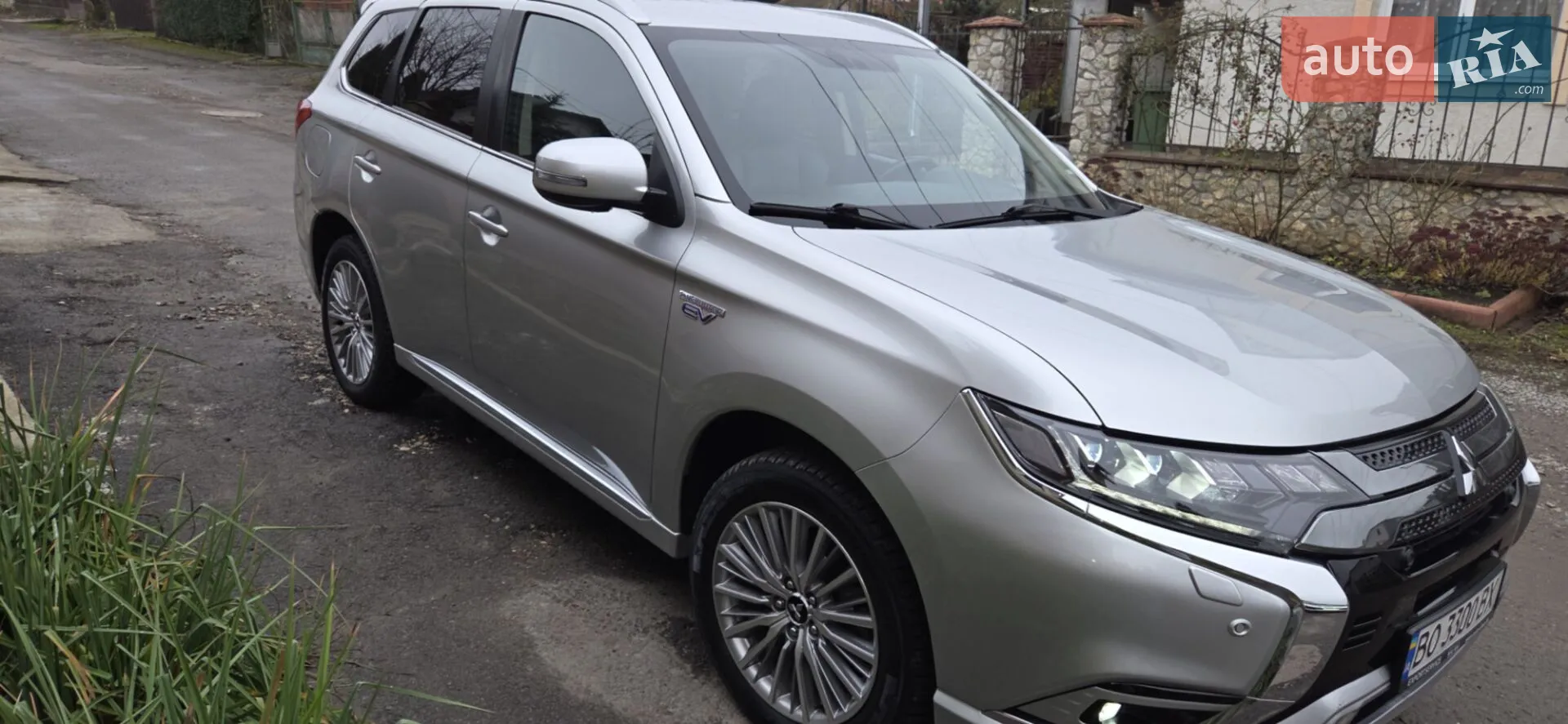 2020 Mitsubishi Outlander - мініатюра 3