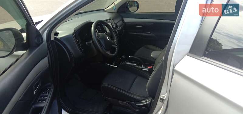 Позашляховик / Кросовер Mitsubishi Outlander 2018 в Києві фото 3 Позашляховик / Кросовер Mitsubishi Outlander 2018 в Києві