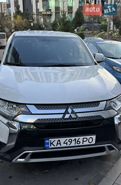 Внедорожник / Кроссовер Mitsubishi Outlander 2021 в Киеве