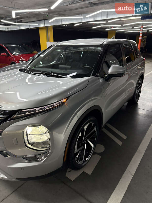 Внедорожник / Кроссовер Mitsubishi Outlander 2022 в Ирпене