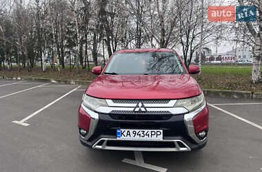 Внедорожник / Кроссовер Mitsubishi Outlander 2019 в Киеве