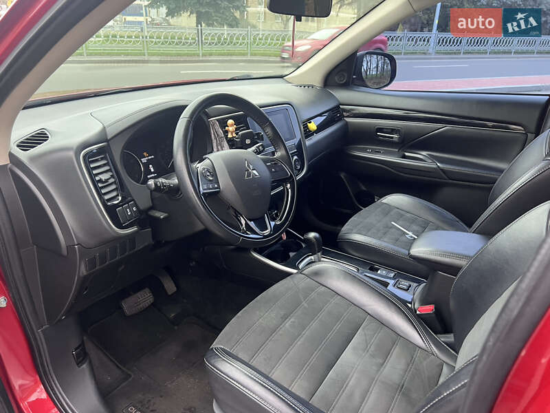 Внедорожник / Кроссовер Mitsubishi Outlander 2019 в Киеве фото 6 Внедорожник / Кроссовер Mitsubishi Outlander 2019 в Киеве