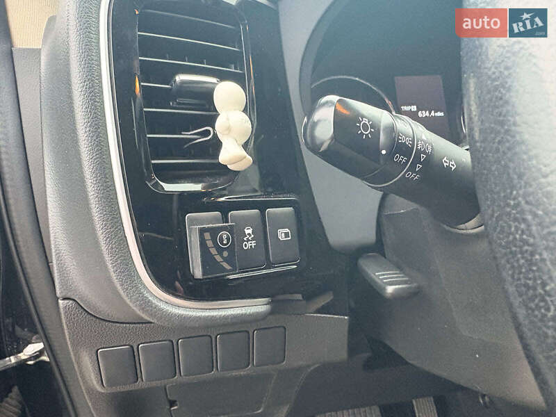 Позашляховик / Кросовер Mitsubishi Outlander 2017 в Львові фото 18 Позашляховик / Кросовер Mitsubishi Outlander 2017 в Львові