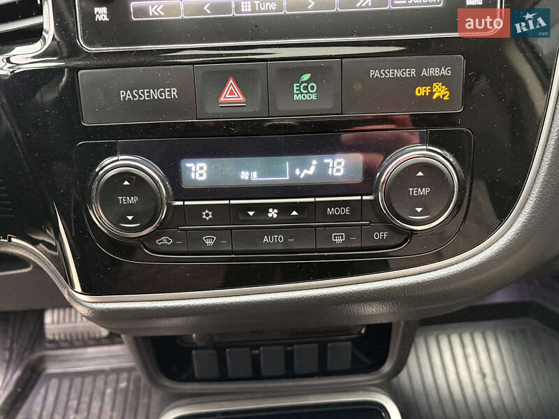 Позашляховик / Кросовер Mitsubishi Outlander 2017 в Львові фото 27 Позашляховик / Кросовер Mitsubishi Outlander 2017 в Львові