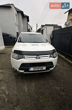 Внедорожник / Кроссовер Mitsubishi Outlander 2014 в Киеве
