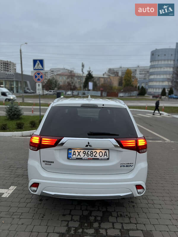 Внедорожник / Кроссовер Mitsubishi Outlander 2018 в Харькове фото 8 Внедорожник / Кроссовер Mitsubishi Outlander 2018 в Харькове