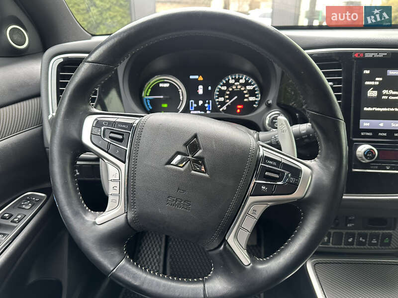 Позашляховик / Кросовер Mitsubishi Outlander 2019 в Львові фото 19 Позашляховик / Кросовер Mitsubishi Outlander 2019 в Львові
