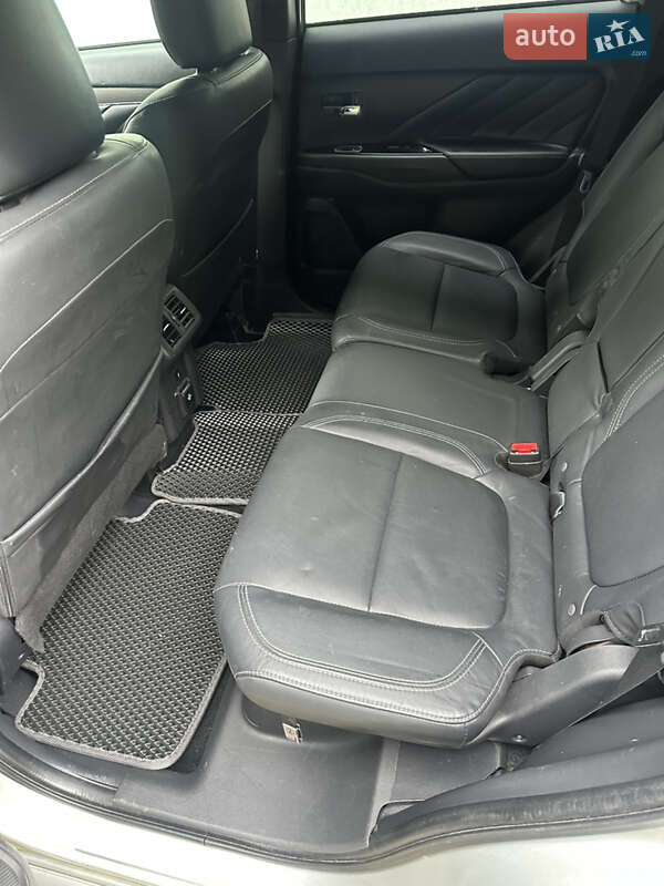 Позашляховик / Кросовер Mitsubishi Outlander 2019 в Львові фото 27 Позашляховик / Кросовер Mitsubishi Outlander 2019 в Львові
