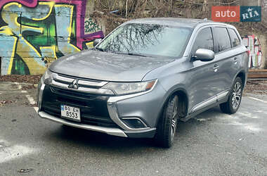 Внедорожник / Кроссовер Mitsubishi Outlander 2016 в Киеве