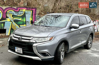 Внедорожник / Кроссовер Mitsubishi Outlander 2016 в Киеве