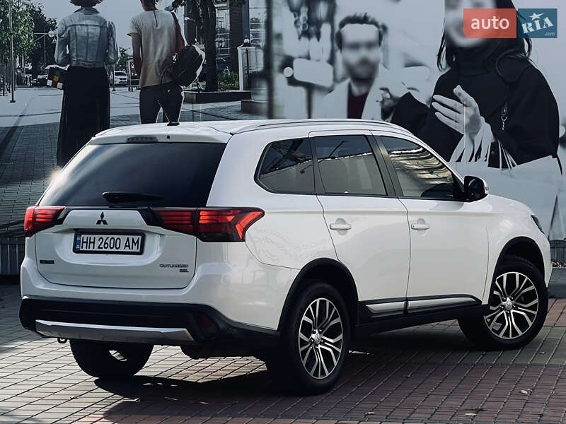 Внедорожник / Кроссовер Mitsubishi Outlander 2015 в Одессе фото 13 Внедорожник / Кроссовер Mitsubishi Outlander 2015 в Одессе