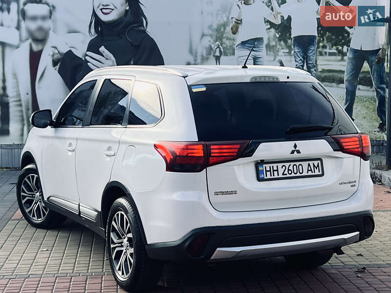 Внедорожник / Кроссовер Mitsubishi Outlander 2015 в Одессе фото 19 Внедорожник / Кроссовер Mitsubishi Outlander 2015 в Одессе
