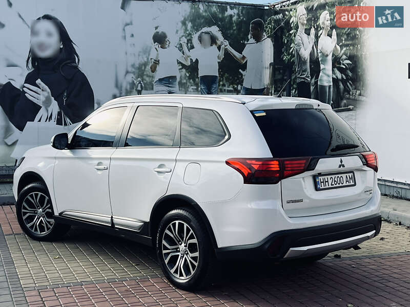Внедорожник / Кроссовер Mitsubishi Outlander 2015 в Одессе фото 18 Внедорожник / Кроссовер Mitsubishi Outlander 2015 в Одессе