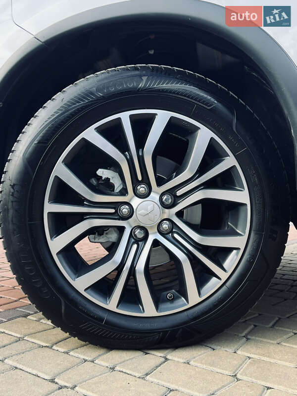 Внедорожник / Кроссовер Mitsubishi Outlander 2015 в Одессе фото 23 Внедорожник / Кроссовер Mitsubishi Outlander 2015 в Одессе