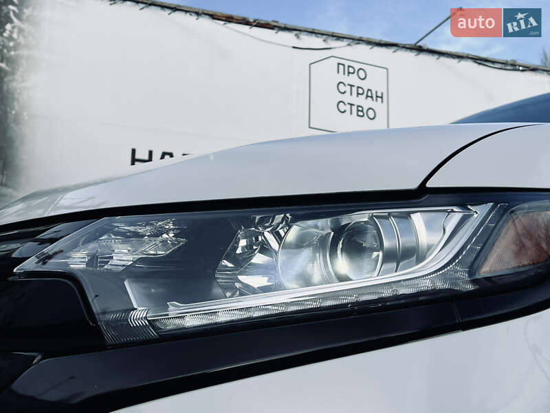 Внедорожник / Кроссовер Mitsubishi Outlander 2015 в Одессе фото 27 Внедорожник / Кроссовер Mitsubishi Outlander 2015 в Одессе