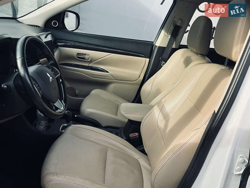 Внедорожник / Кроссовер Mitsubishi Outlander 2015 в Одессе фото 34 Внедорожник / Кроссовер Mitsubishi Outlander 2015 в Одессе