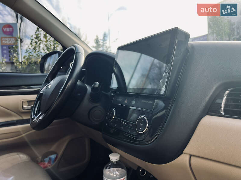 Внедорожник / Кроссовер Mitsubishi Outlander 2015 в Одессе фото 38 Внедорожник / Кроссовер Mitsubishi Outlander 2015 в Одессе