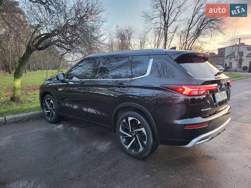 Позашляховик / Кросовер Mitsubishi Outlander 2022 в Львові
