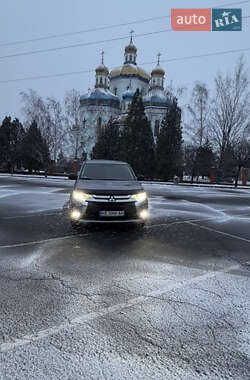Внедорожник / Кроссовер Mitsubishi Outlander 2016 в Кривом Роге