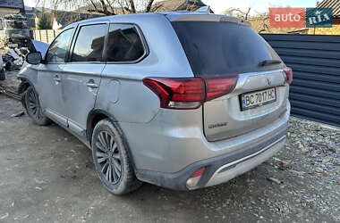Внедорожник / Кроссовер Mitsubishi Outlander 2019 в Делятине