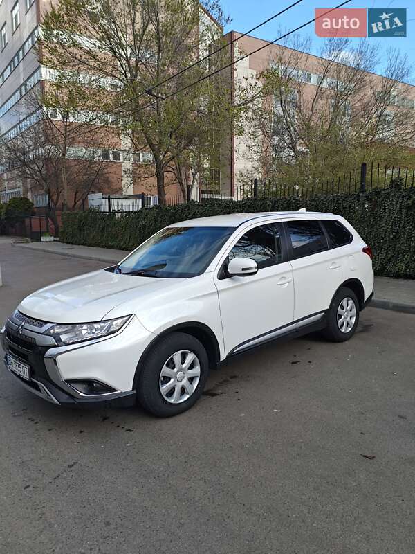 Mitsubishi Outlander 2021