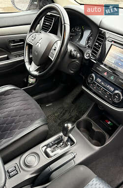 Внедорожник / Кроссовер Mitsubishi Outlander 2013 в Ивано-Франковске