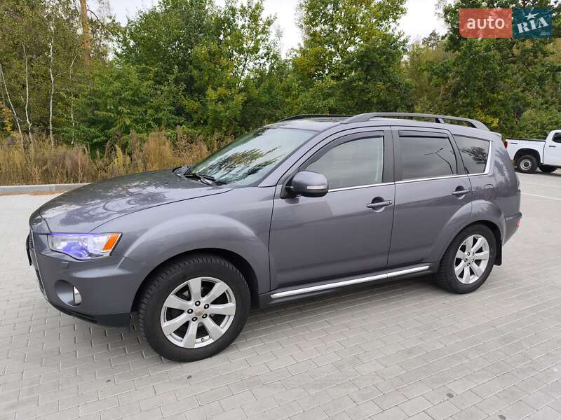 Внедорожник / Кроссовер Mitsubishi Outlander 2010 в Киеве