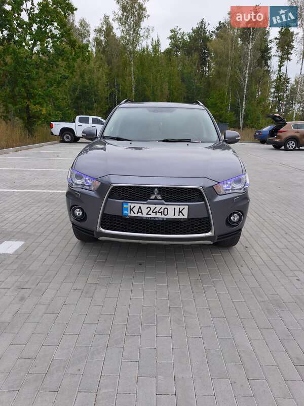 Внедорожник / Кроссовер Mitsubishi Outlander 2010 в Киеве