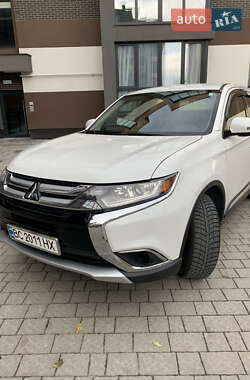Внедорожник / Кроссовер Mitsubishi Outlander 2015 в Львове