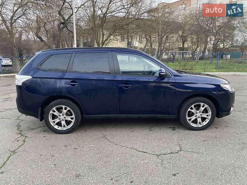 Позашляховик / Кросовер Mitsubishi Outlander 2013 в Миколаєві