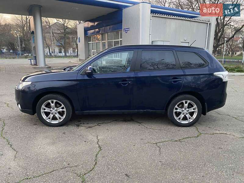 Позашляховик / Кросовер Mitsubishi Outlander 2013 в Миколаєві