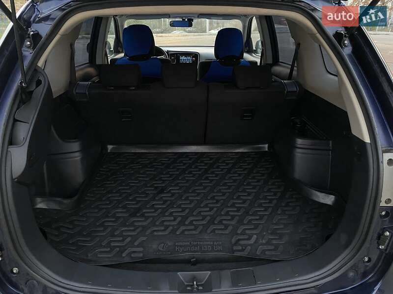 Позашляховик / Кросовер Mitsubishi Outlander 2013 в Миколаєві