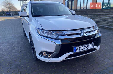 Внедорожник / Кроссовер Mitsubishi Outlander 2017 в Снятине