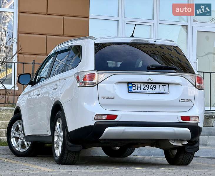 Внедорожник / Кроссовер Mitsubishi Outlander 2014 в Одессе