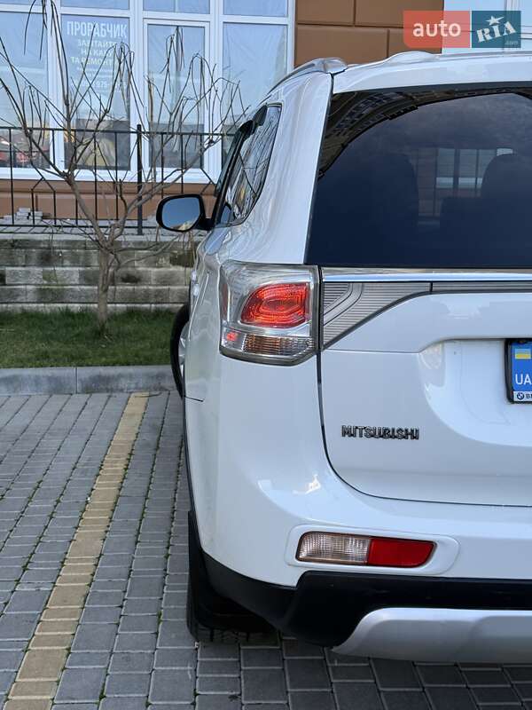 Внедорожник / Кроссовер Mitsubishi Outlander 2014 в Одессе