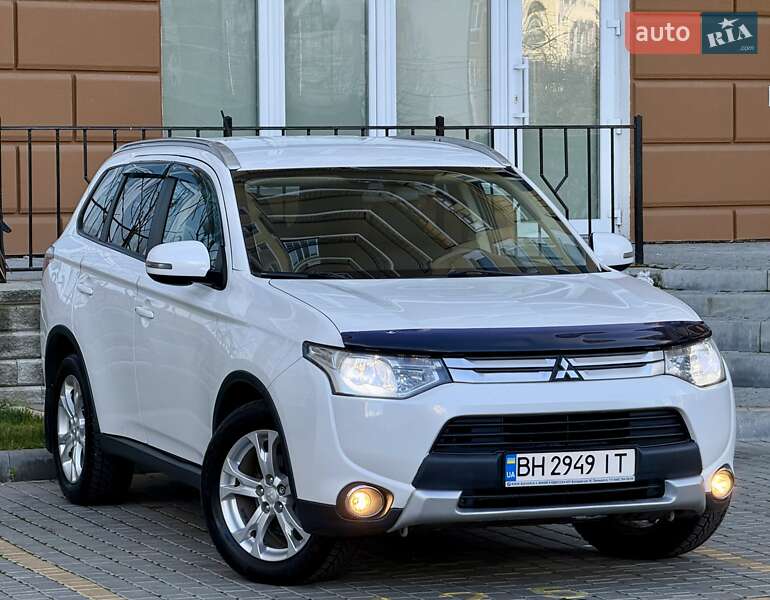 Внедорожник / Кроссовер Mitsubishi Outlander 2014 в Одессе