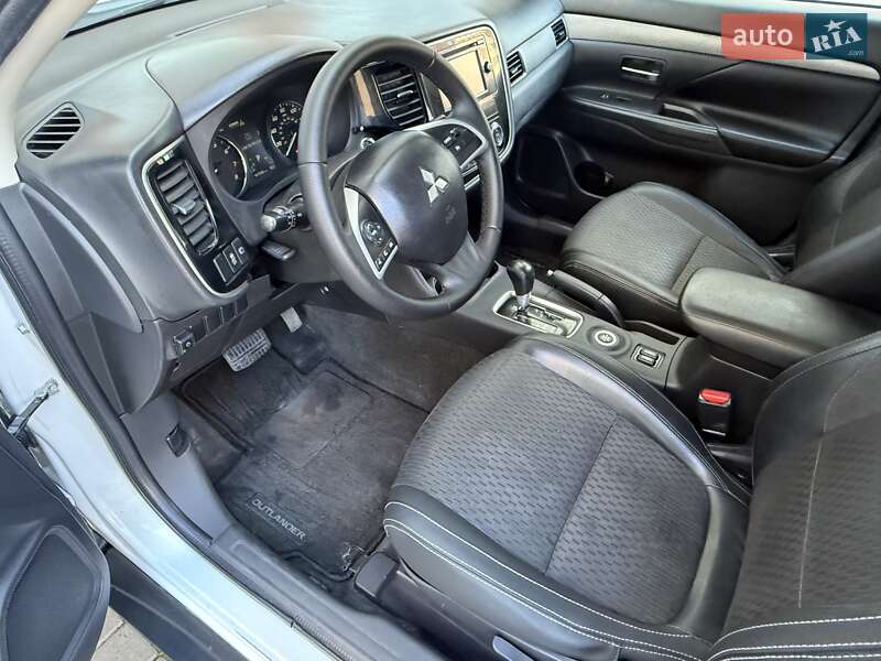 Внедорожник / Кроссовер Mitsubishi Outlander 2014 в Одессе