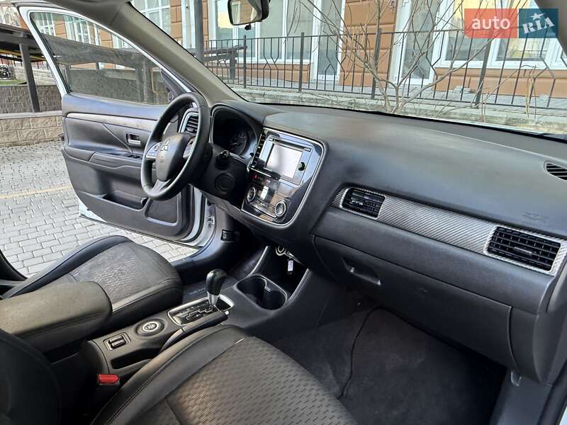 Внедорожник / Кроссовер Mitsubishi Outlander 2014 в Одессе