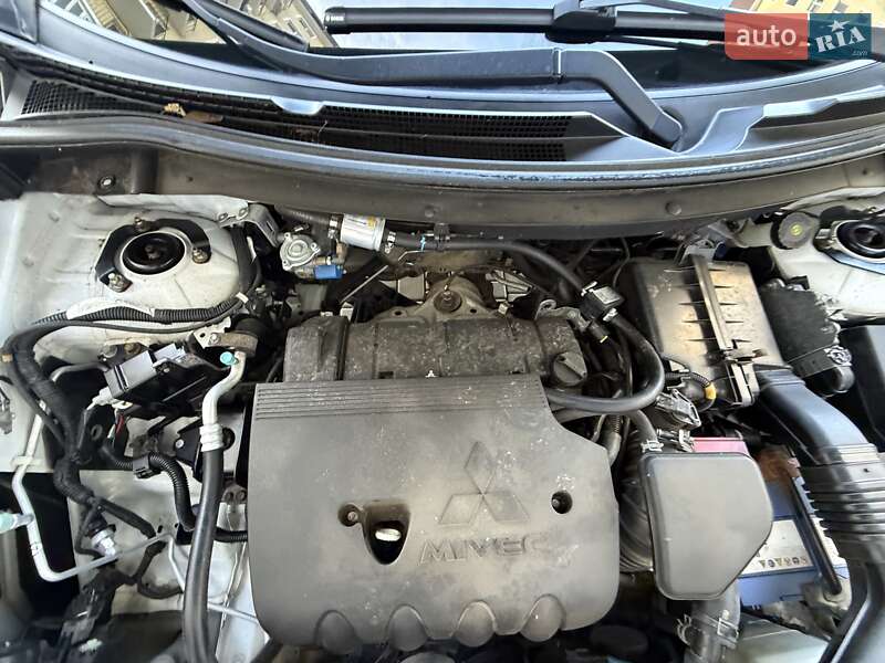 Внедорожник / Кроссовер Mitsubishi Outlander 2014 в Одессе