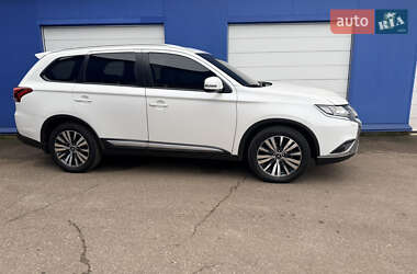 Позашляховик / Кросовер Mitsubishi Outlander 2020 в Києві
