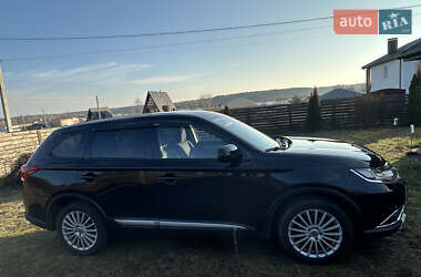 Внедорожник / Кроссовер Mitsubishi Outlander 2015 в Житомире