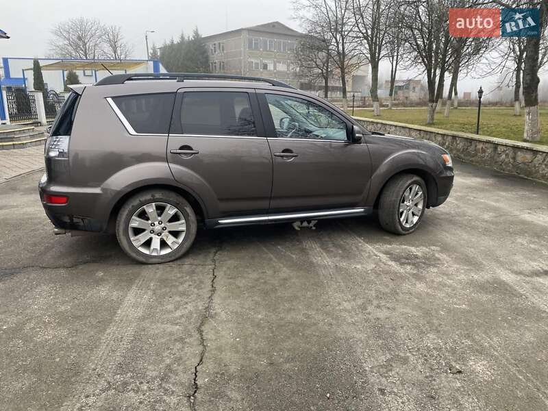Позашляховик / Кросовер Mitsubishi Outlander 2010 в Сарнах