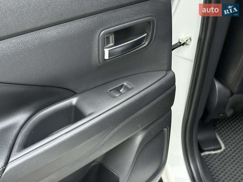 Внедорожник / Кроссовер Mitsubishi Outlander 2012 в Тернополе