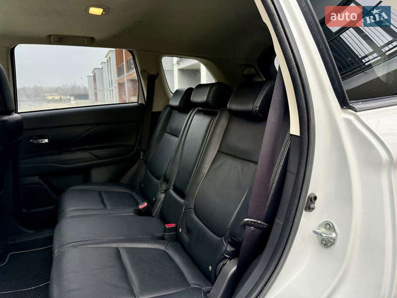 Внедорожник / Кроссовер Mitsubishi Outlander 2012 в Тернополе