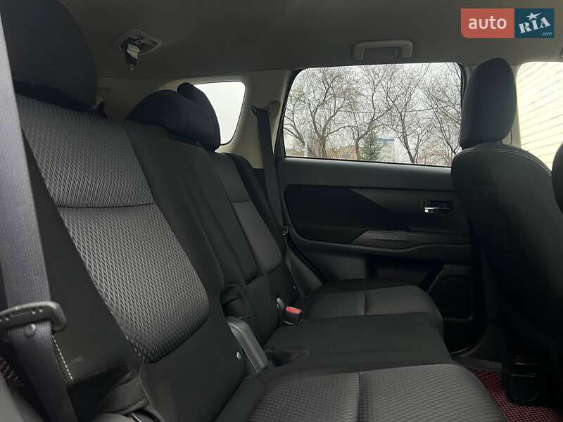 Позашляховик / Кросовер Mitsubishi Outlander 2016 в Івано-Франківську