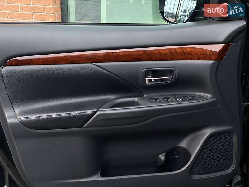 Позашляховик / Кросовер Mitsubishi Outlander 2015 в Києві фото 17 Позашляховик / Кросовер Mitsubishi Outlander 2015 в Києві