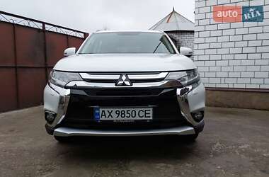 Внедорожник / Кроссовер Mitsubishi Outlander 2016 в Змиеве