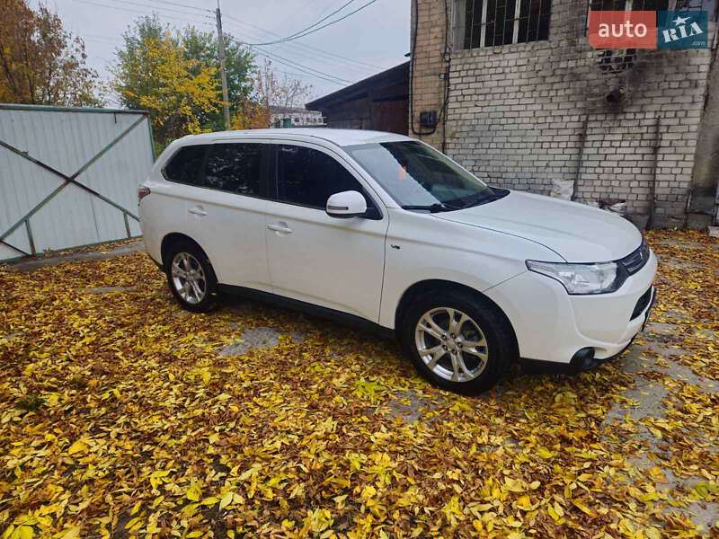 Позашляховик / Кросовер Mitsubishi Outlander 2013 в Черкасах